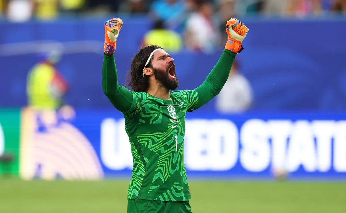 Alisson supera 2018 e faz a Copa do Mundo com mais defesas da carreira pela Seleção Brasileira