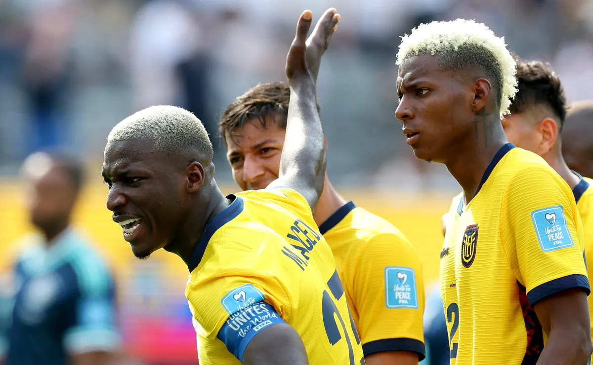 Arbitragem de Tori Penso gera revolta no Equador após possível falta em gol da Alemanha pela Copa