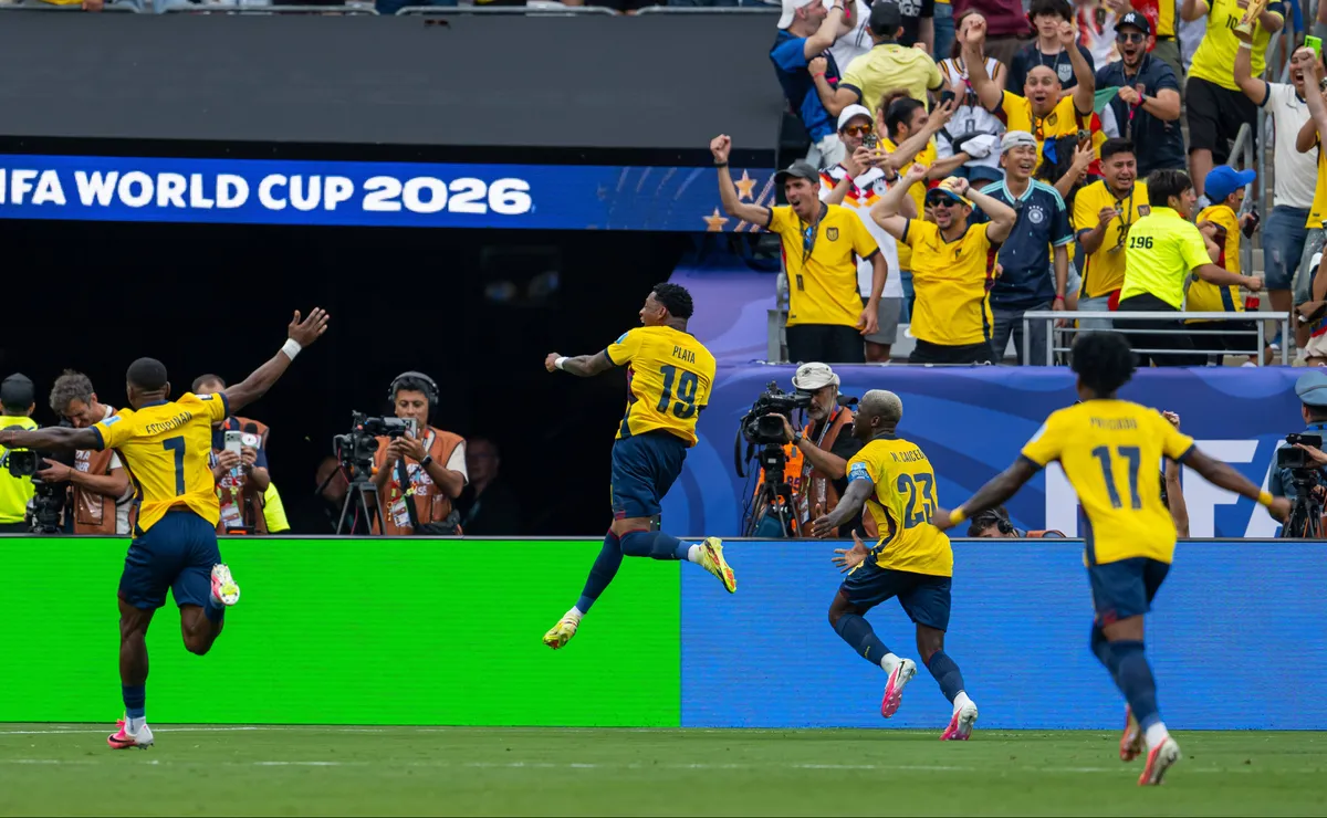Equador vira sobre a Alemanha, vence por 2 a 1 e avança às oitavas da Copa do Mundo