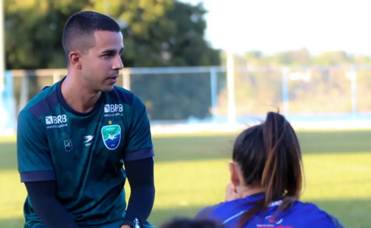 Vitória oficializa Rodrigo Campos como novo treinador do time feminino
