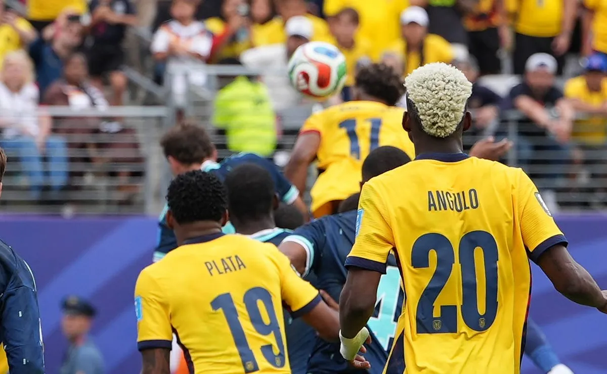 Preciado e Alan Franco são decisivos em classificação épica do Equador ao mata-mata da Copa