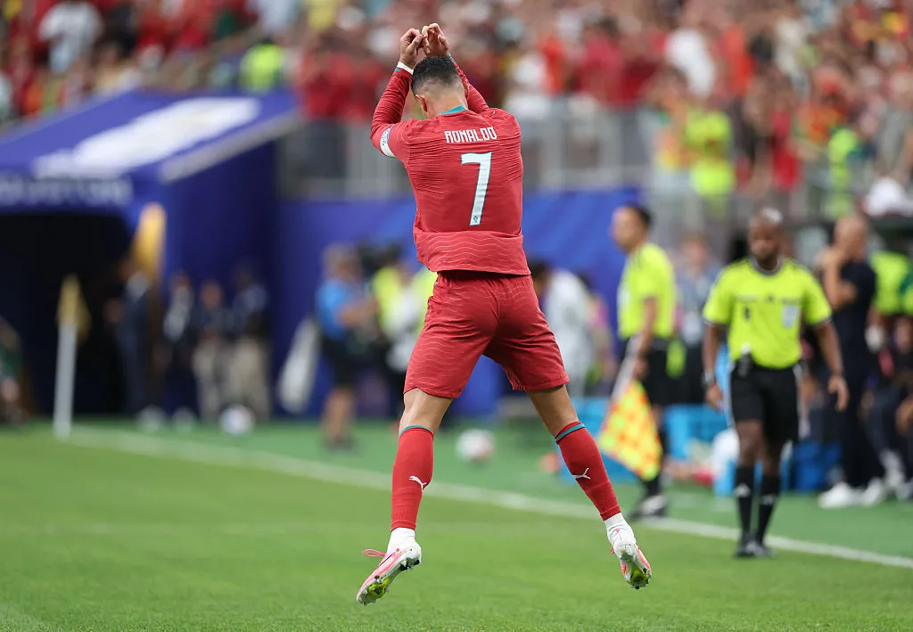 Cristiano Ronaldo comemora um de seus gols contra o Uzbequistão. Foto: Michael Steele/Getty Images