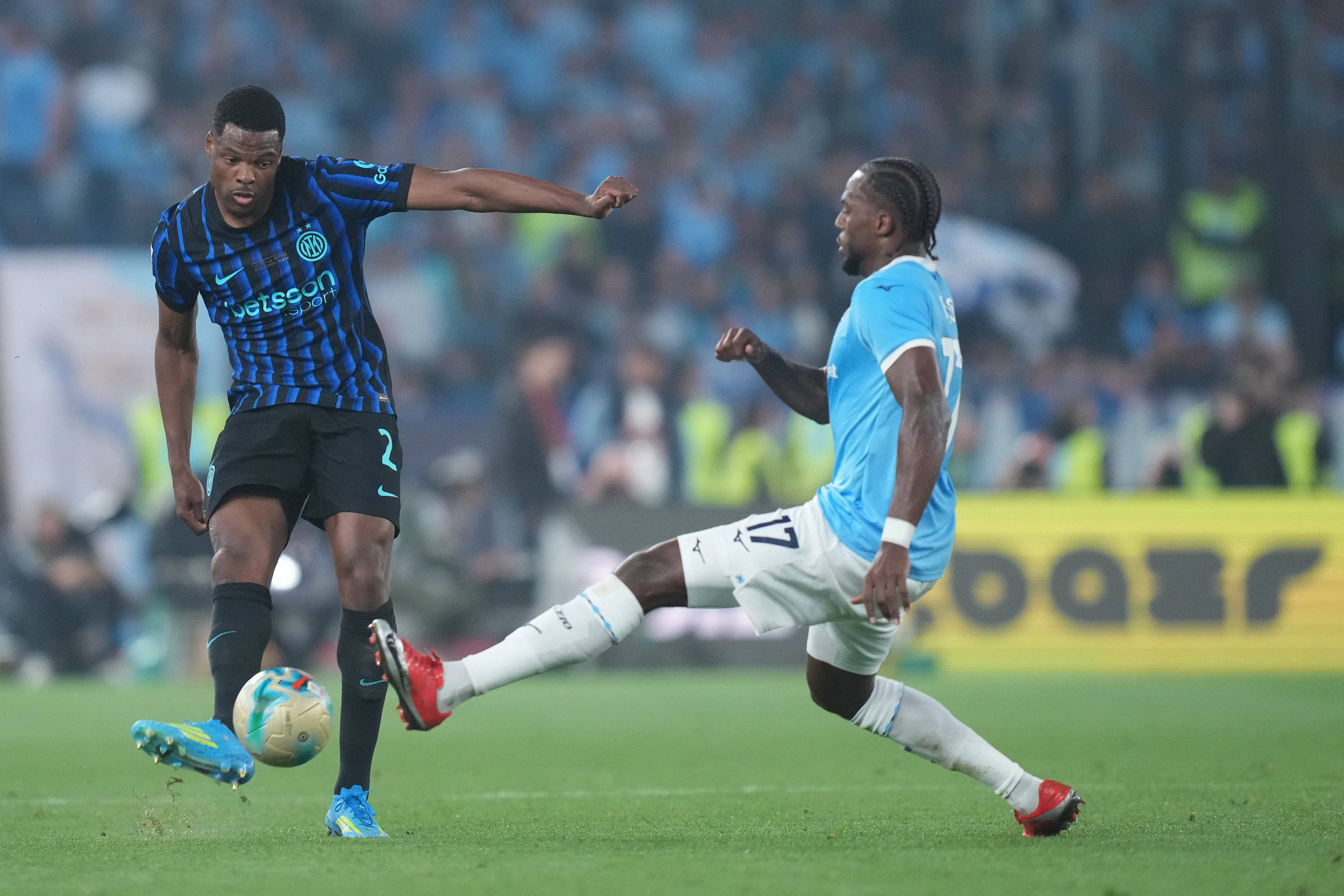 Real Madrid se interessou por Dumfries por sua excelente temporada pela Inter, que foi campeã do Campeonato Italiano – Foto: IMAGO / LaPresse