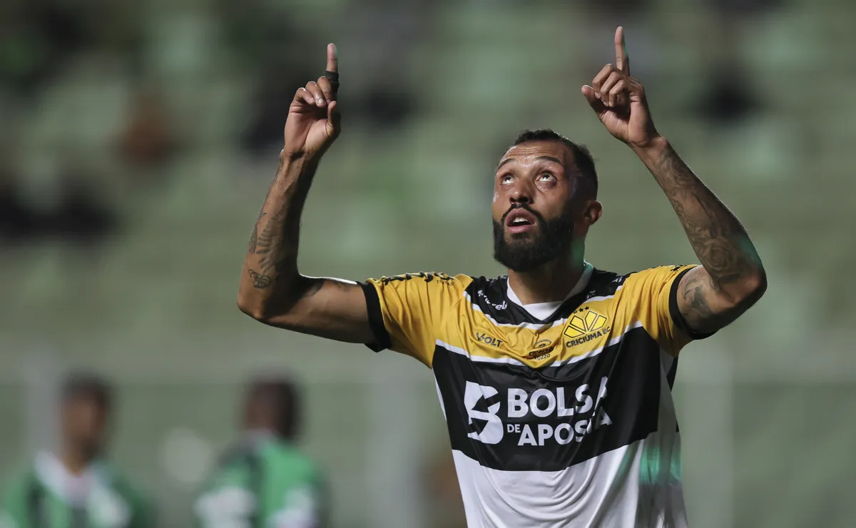 Em duelo pelo topo da tabela, Criciúma encara o embalado São Bernardo