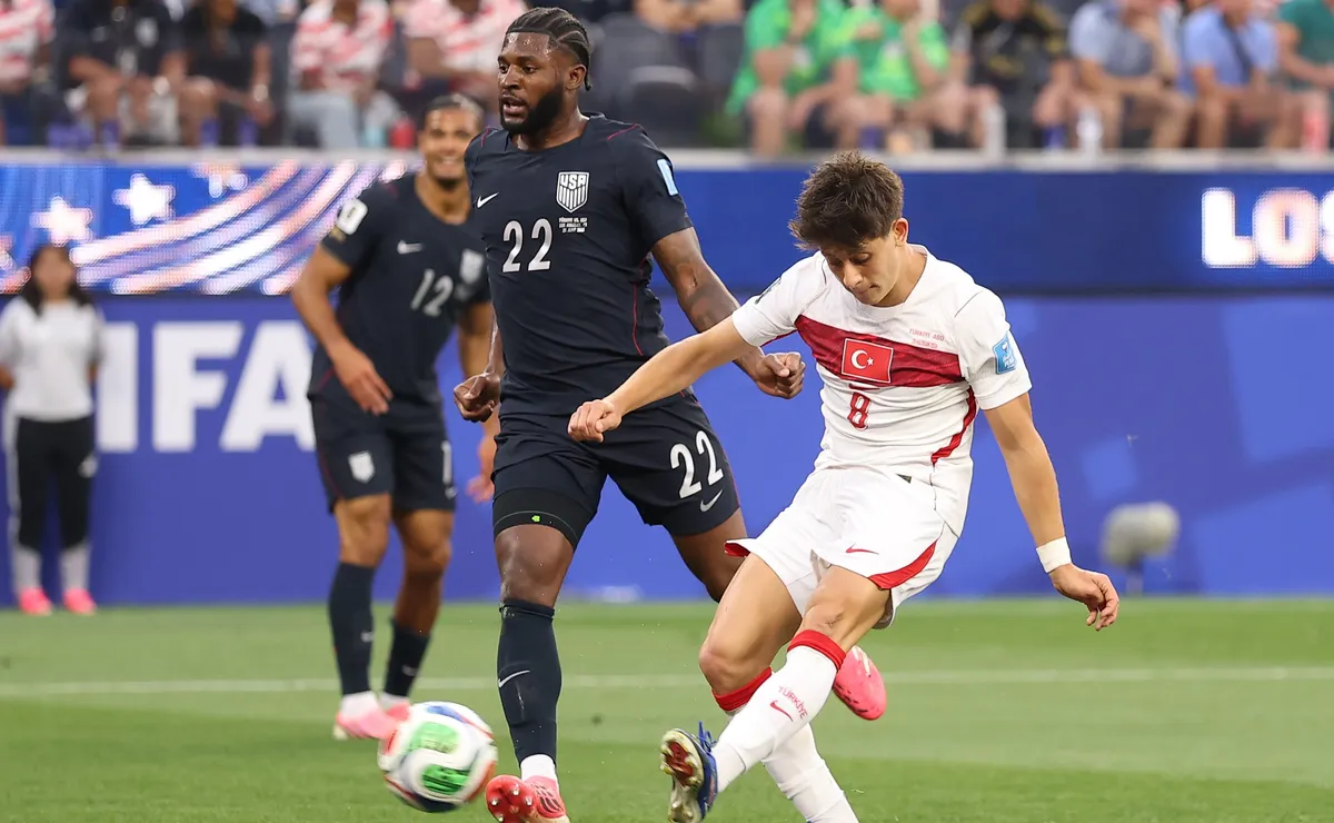 Com golaço no fim, Turquia vence o Estados Unidos pela Copa do Mundo