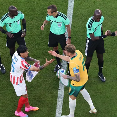 Gustavo Gómez brilha e Mauricio é 'tímido' durante empate do Paraguai