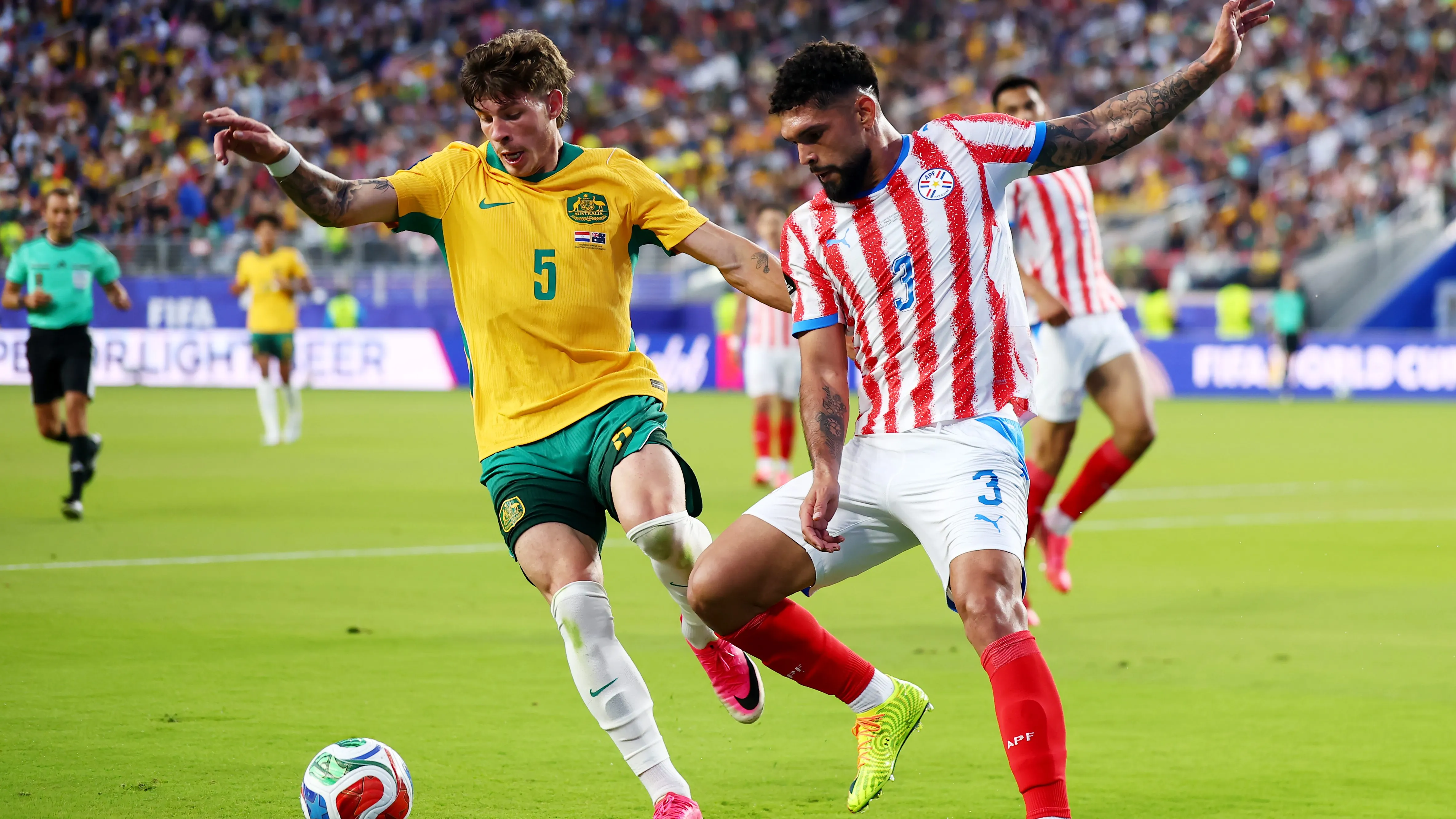 Paraguai x Austrália pela Copa do Mundo – Foto: Dean Mouhtaropoulos/Getty Images