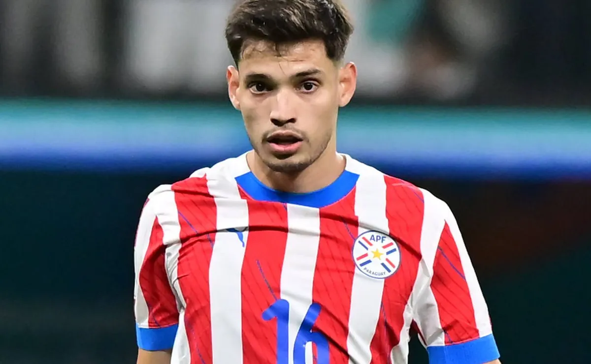 Bobadilla é acionado no fim do segundo tempo e mal toca na bola em Paraguai x Austrália