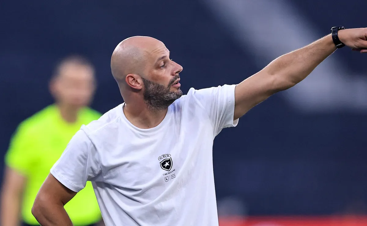 Vasco recebe ‘sinal verde’ do estafe e avança para tirar Franclim do Botafogo