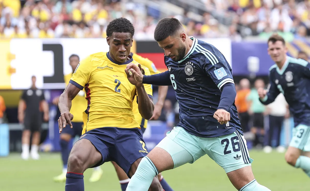 Torcida do Corinthians repercute entrada de Félix Torres em Equador x Alemanha: “Faria muito sucesso”