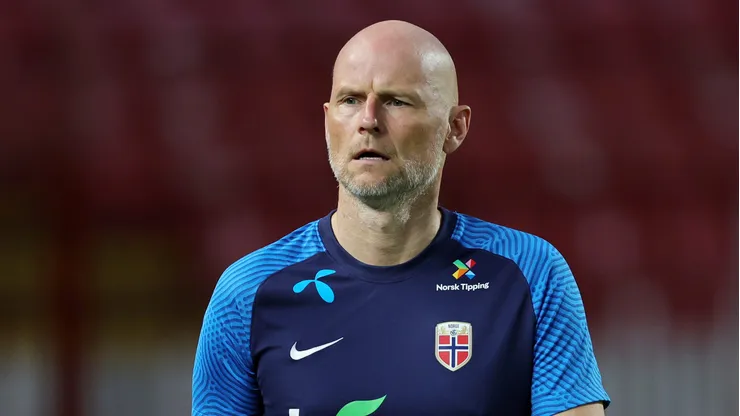Técnico da Noruega não descarta uma escalação diferente.