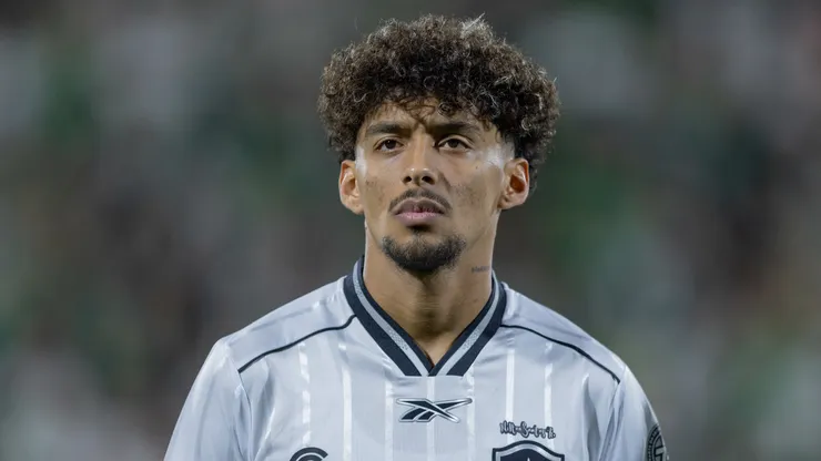 Medina jogador do Botafogo durante partida contra o Chapecoense no estadio Arena Conda pelo campeonato Brasileiro A 2026. Foto: Liamara Polli/AGIF