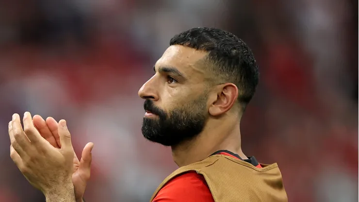 Salah durante aquecimento antes de partida na Copa.