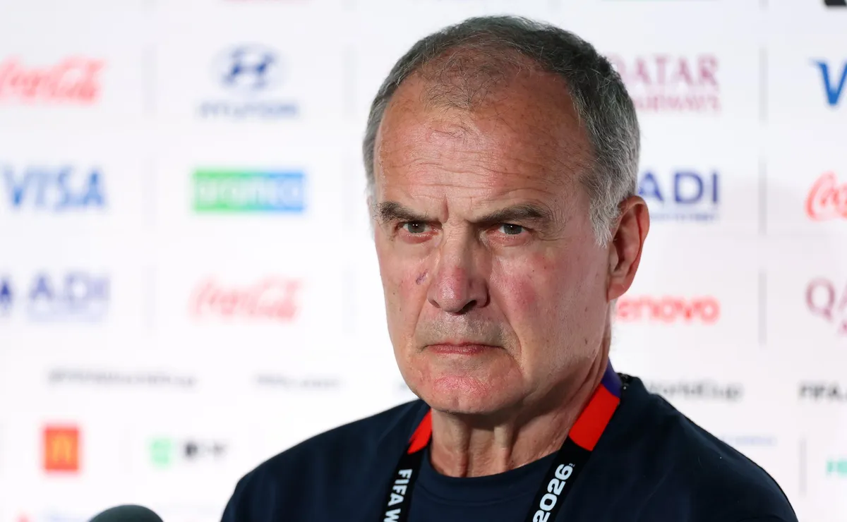 Jogadores do Uruguai pressionam Bielsa antes de decisão contra a Espanha e técnico se defende