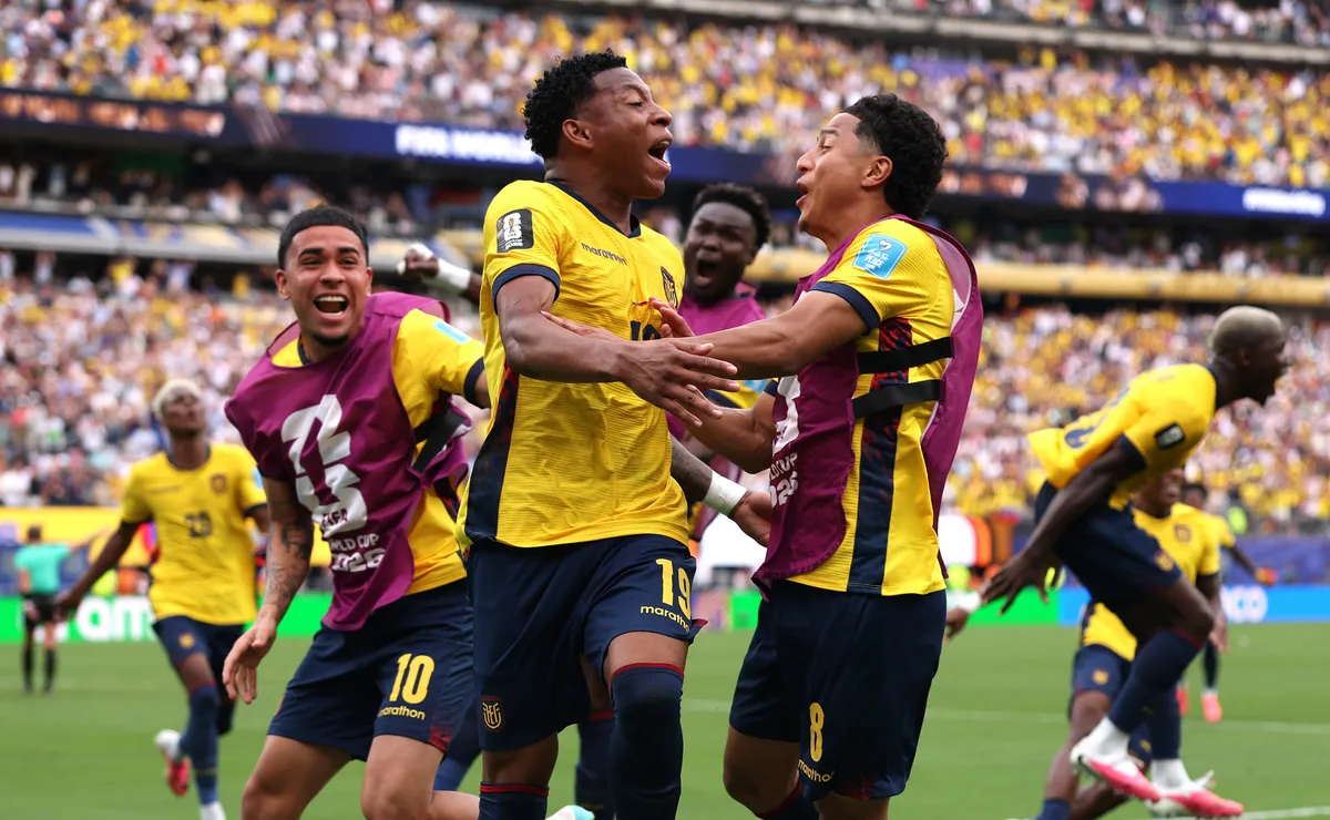 Presidente do Equador decreta feriado após vitória histórica sobre a Alemanha na Copa