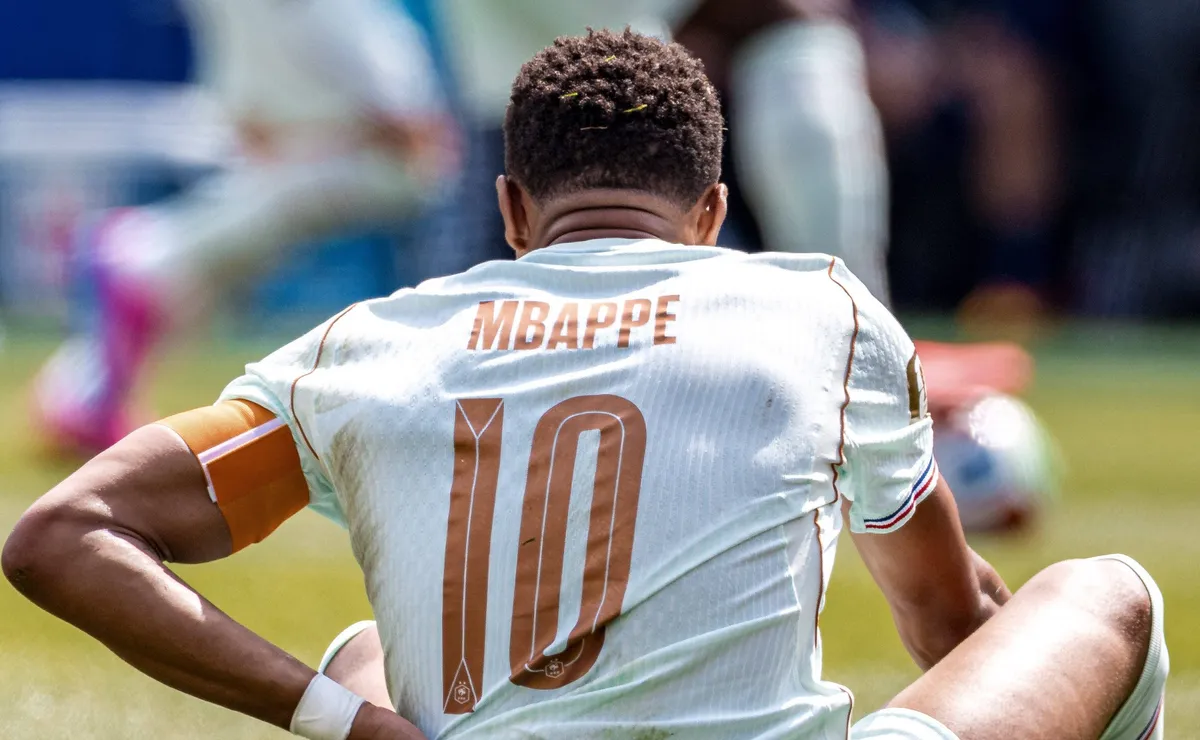 Mbappé cai na área e França reclama de pênalti contra a Noruega na Copa do Mundo 2026