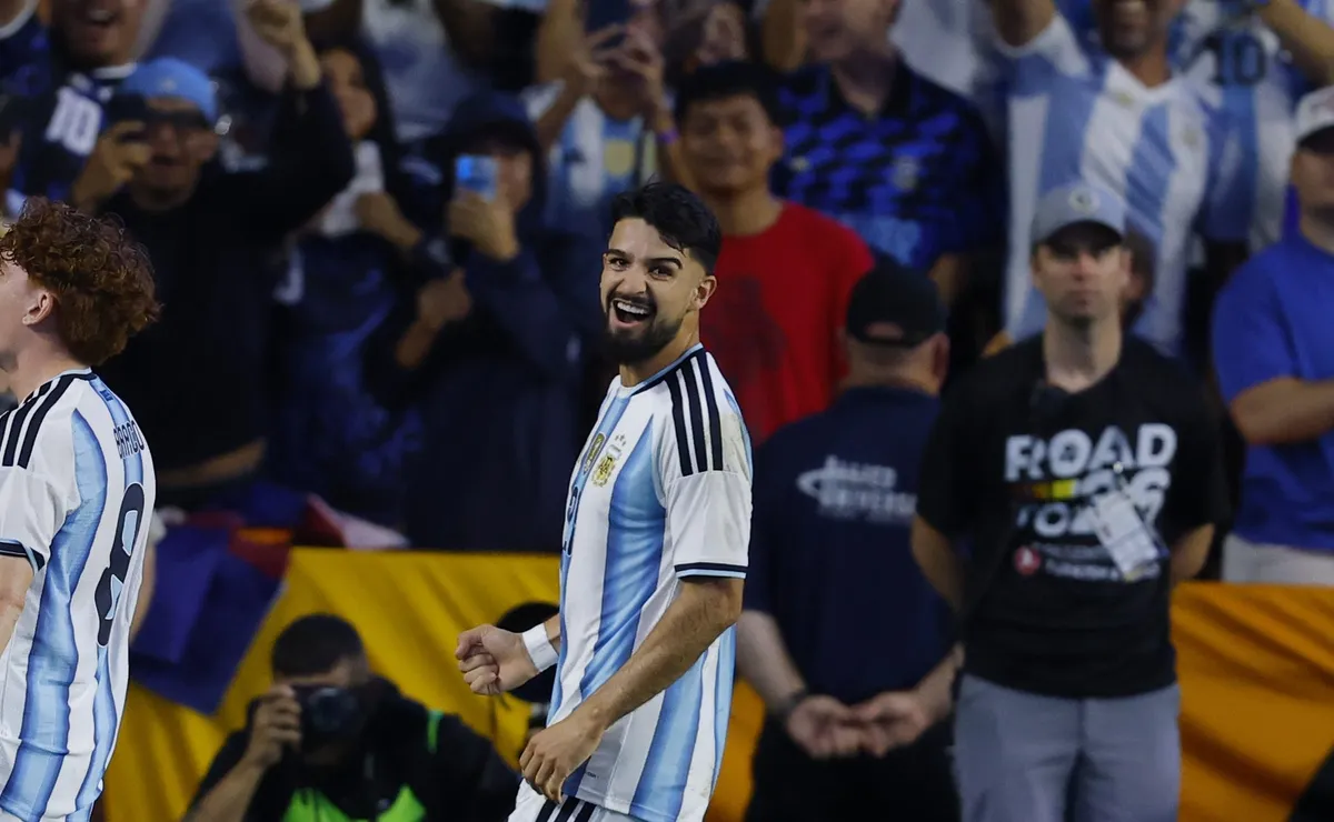 Scaloni teste novo ataque na Argentina, mas Flaco López continua no banco de reservas