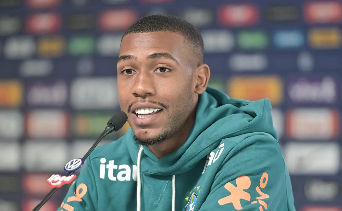 Rayan destaca importância de Diniz para seu momento na Seleção Brasileira na Copa: “um pai”