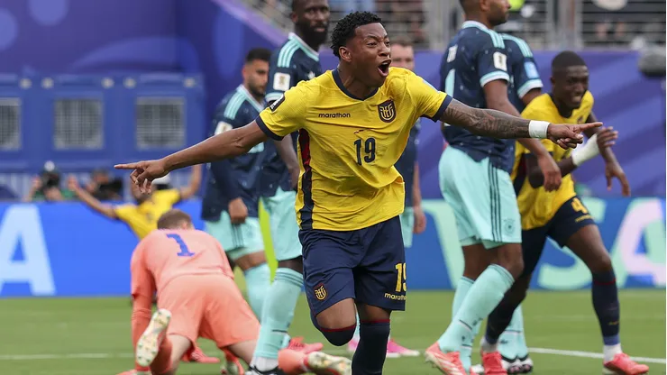 Plata comemora seu gol na vitória de virada do Equador sobre a Alemanha. Foto: Mattia Ozbot/Getty Images