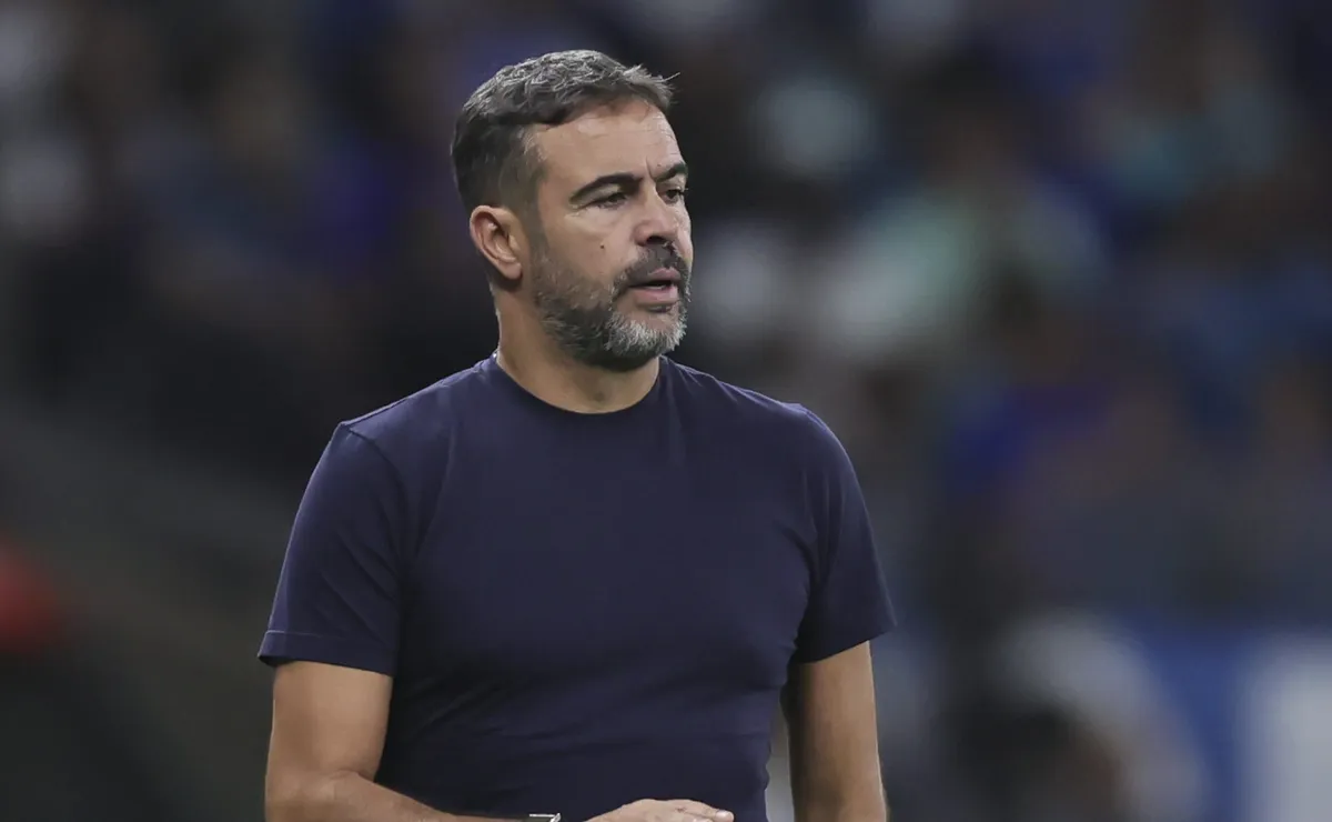 Além de Gabriel Pec, Cruzeiro procura um novo volante para o elenco