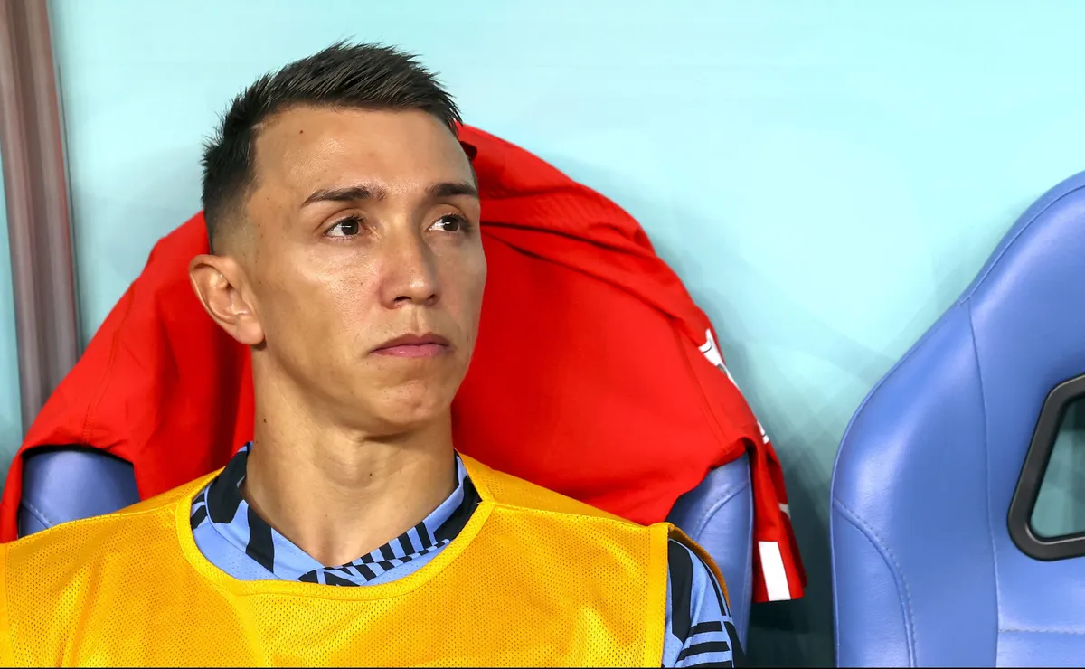 Muslera leva ‘frango’ da Copa e Bielsa saca veterano no intervalo em drama do Uruguai