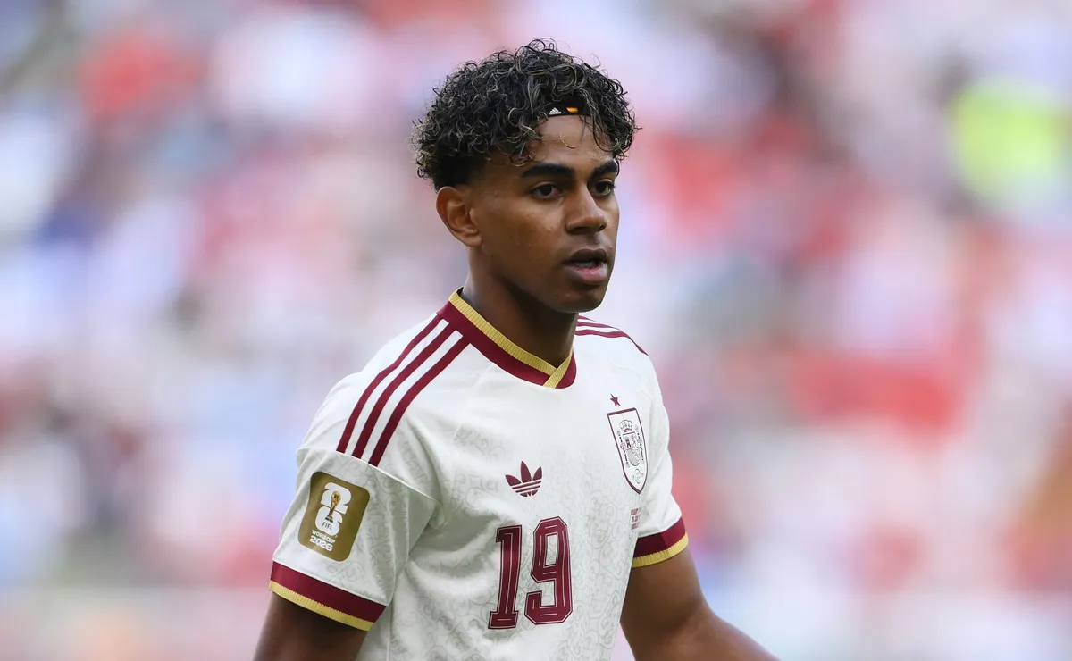 Lamine Yamal tem atuação apagada em Uruguai x Espanha na Copa do Mundo
