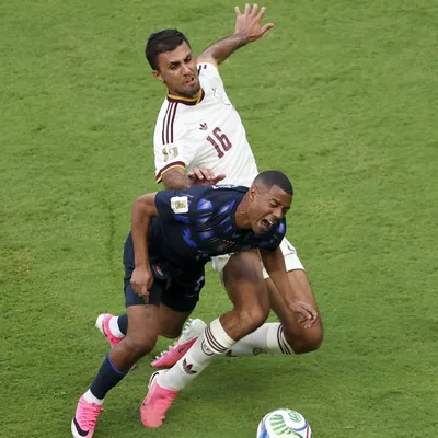 Varela se destaca e De la Cruz é ‘tímido’ em eliminação do Uruguai