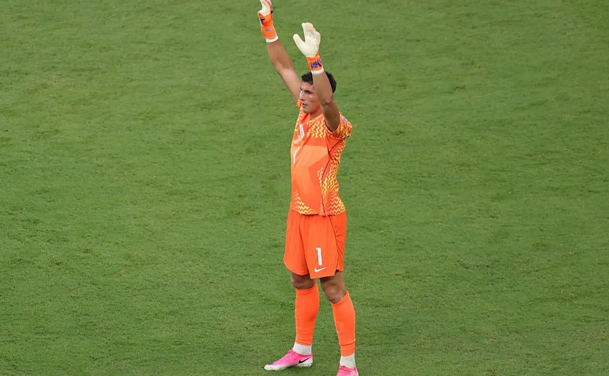 Sergio Rochet assume o gol do Uruguai após falha histórica de Muslera na Copa do Mundo