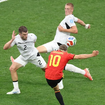 Bélgica vence a Nova Zelândia em jogo marcado por polêmica pelo VAR