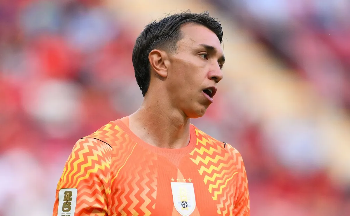Muslera quebra silêncio, pede desculpas ao Uruguai e revela afastamento: “É hora”