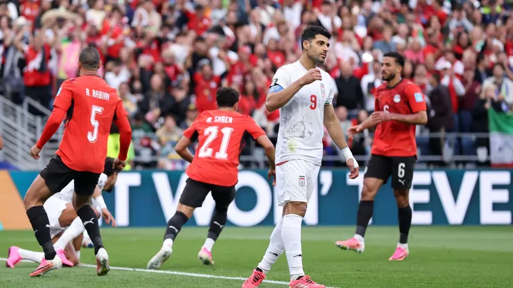 Capitão do Irã faz forte desabafo, critica a Fifa e levanta suspeita após empate na Copa - Foto Richard HeathcoteGetty Images