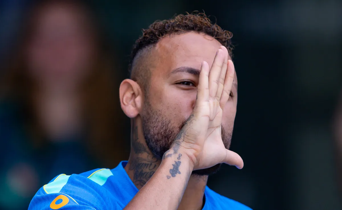 Neymar aproveita folga da Seleção Brasileira e compra relógio de luxo avaliado em 1 milhão de dólares