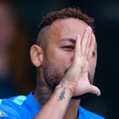 Neymar compra relógio de luxo avaliado em 1 milhão de dólares