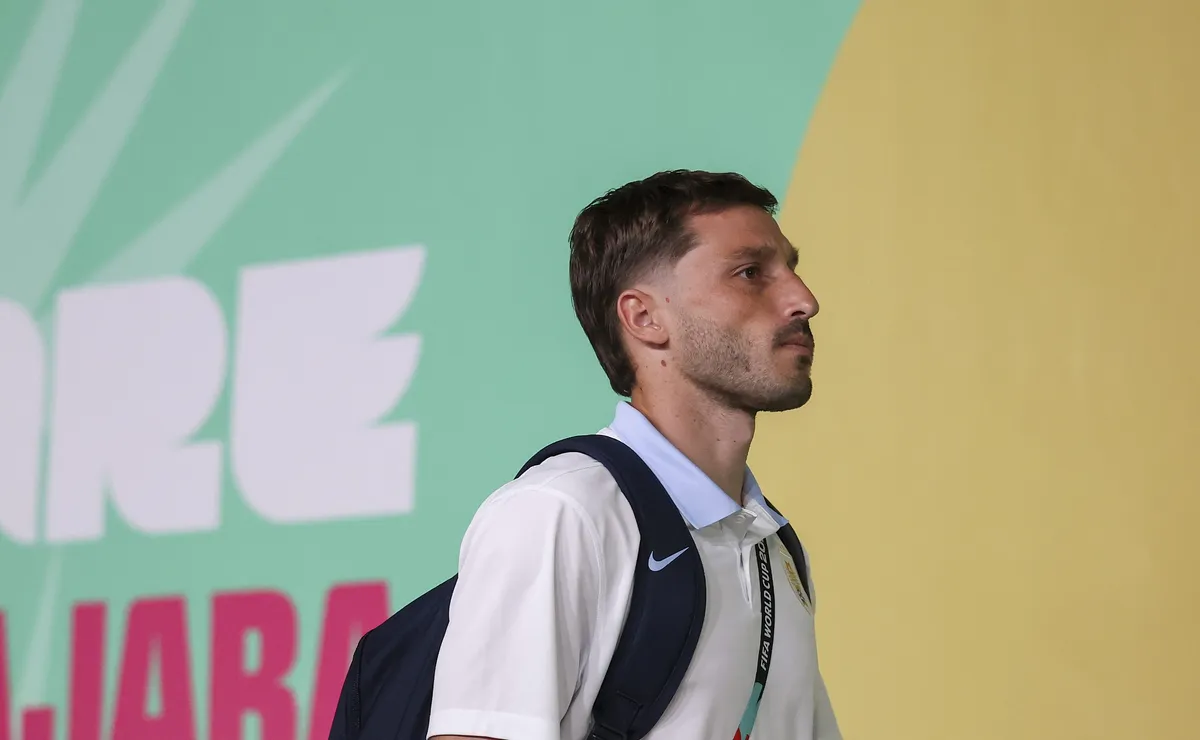 Flamengo ainda não confirma contato do River Plate para devolver Matías Viña