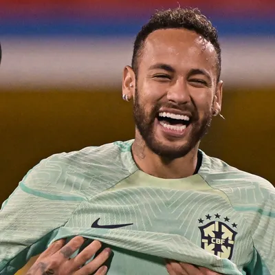 Vídeo: Neymar chama Bruno Guimarães de "Tchuco" em momento descontraído