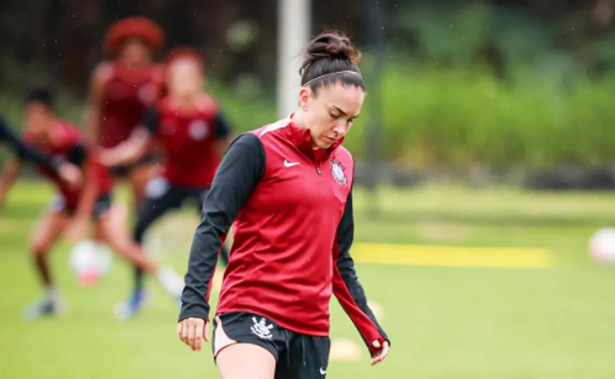 Corinthians atualiza situação médica da zagueira Agustina e da goleira Lelê