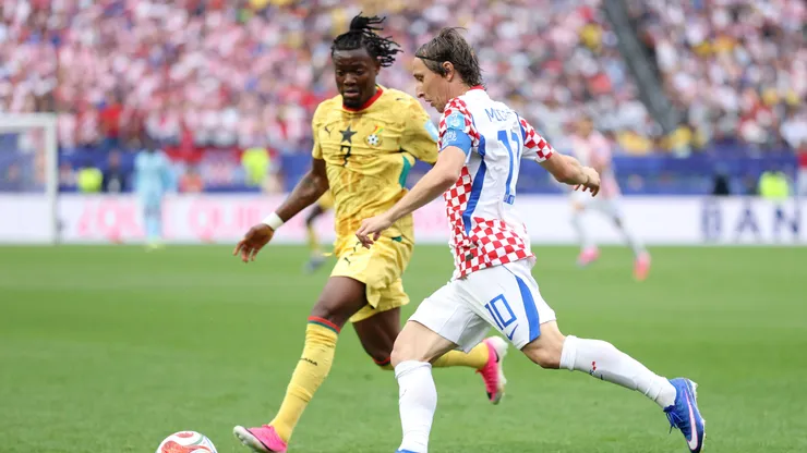 PHILADELPHIA, PENNSYLVANIA - JUNE 27: Luka Modric #10 of Croatia controls the ball against Fatawu Issahaku #7 of Ghana during the FIFA World Cup 2026 Group L match between Croatia and Ghana at Philadelphia Stadium on June 27, 2026 in Philadelphia, Pennsylvania. (Photo by Dan Mullan/Getty Images)