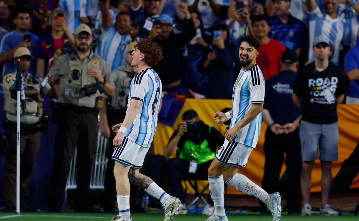 Flaco López sonha com possível Brasil x Argentina na Copa e revela expectativa na seleção