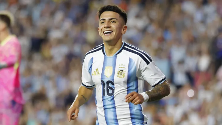 Thiago Almada durante partida pela Argentina. Foto: Todd Kirkland/Getty Images