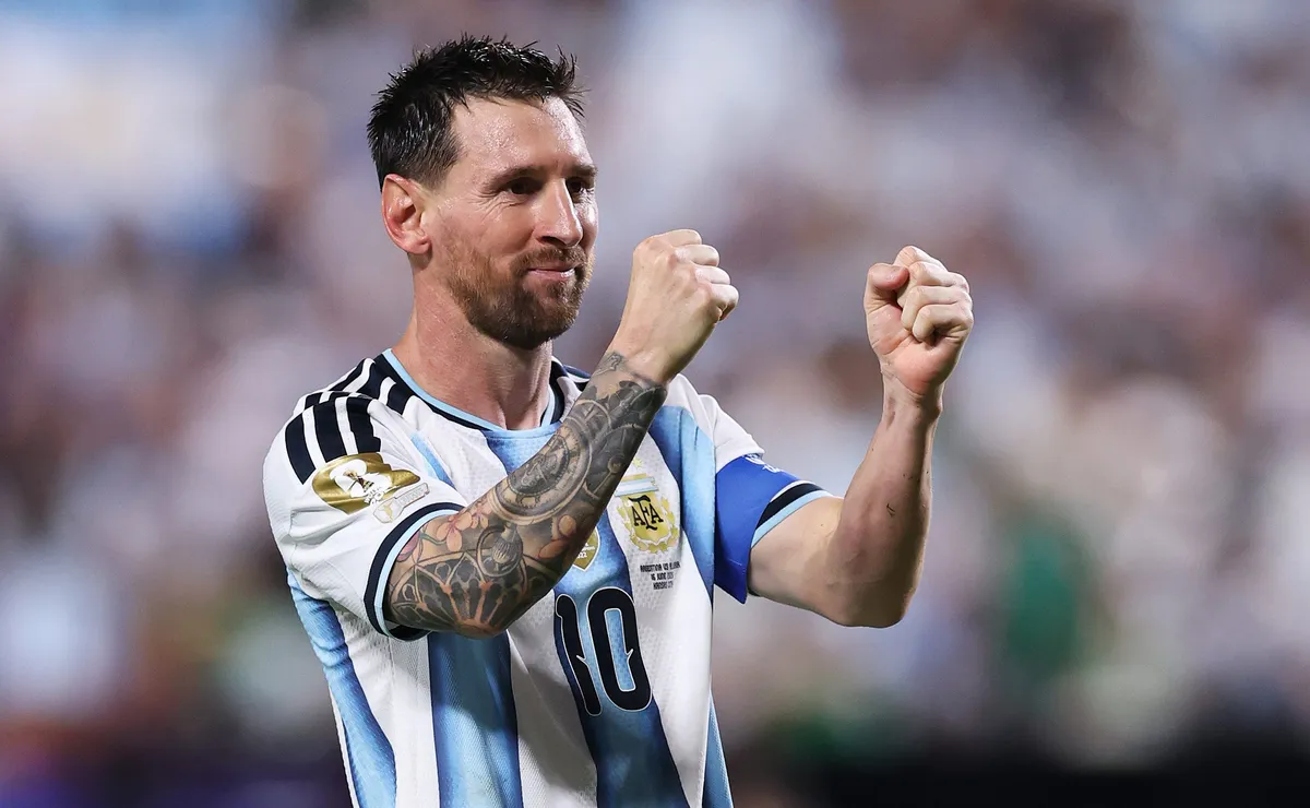 Messi comemora classificação da Argentina ao mata-mata da Copa do Mundo nas redes sociais