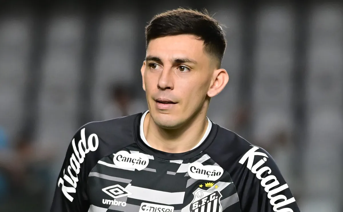 Santos intensifica as tratativas com Escobar para a renovação do contrato