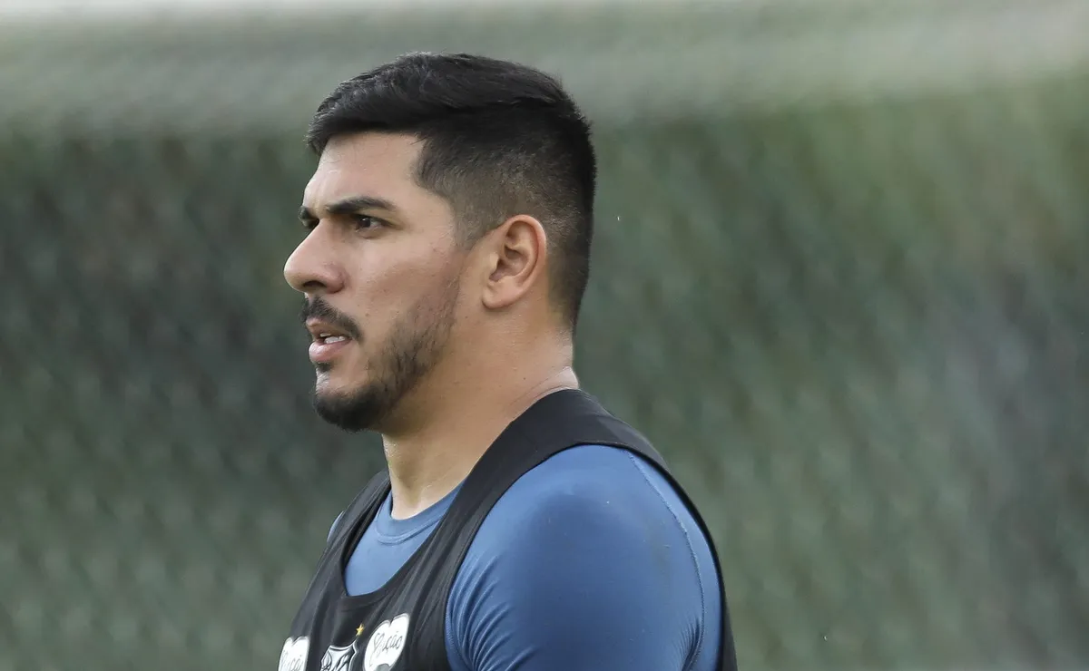 João Paulo se apresenta ao Santos nos próximos dias e Cuca conta com o goleiro