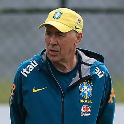 Contra o Japão, Ancelotti abre mão de velhas convicções táticas