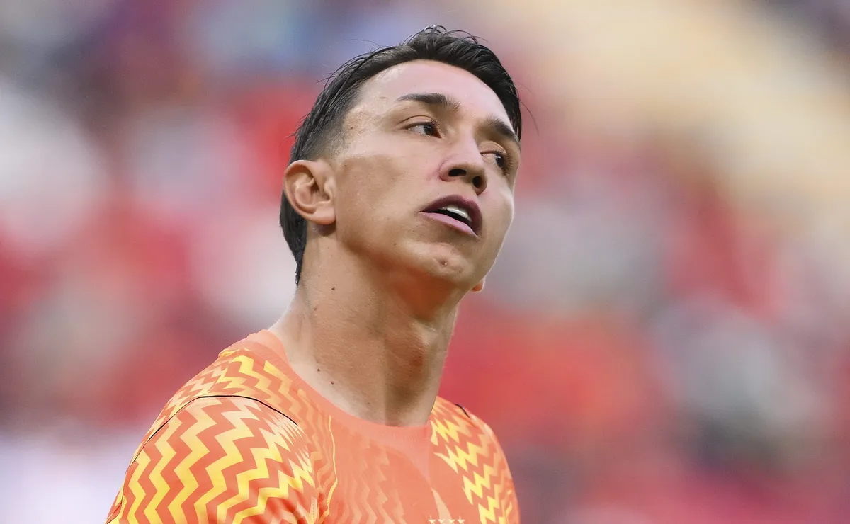 Falha de comunicação ou sacrifício? Bielsa não sabia que Muslera teve febre antes do jogo contra a Espanha
