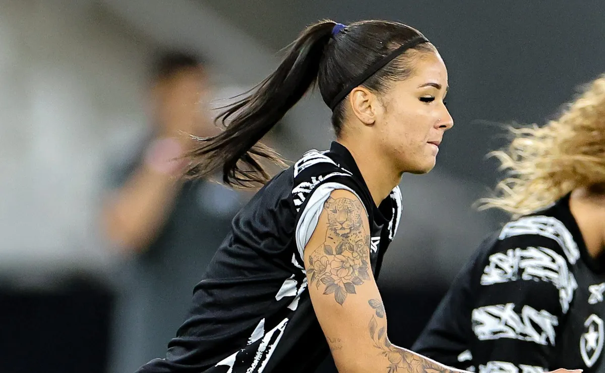 Thaynara ressalta foco do Botafogo para o segundo semestre: “Cabeça no lugar”
