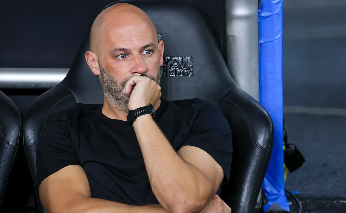 Alvo do Vasco, Franclim Carvalho tem números melhores que Renato Gaúcho nesta temporada