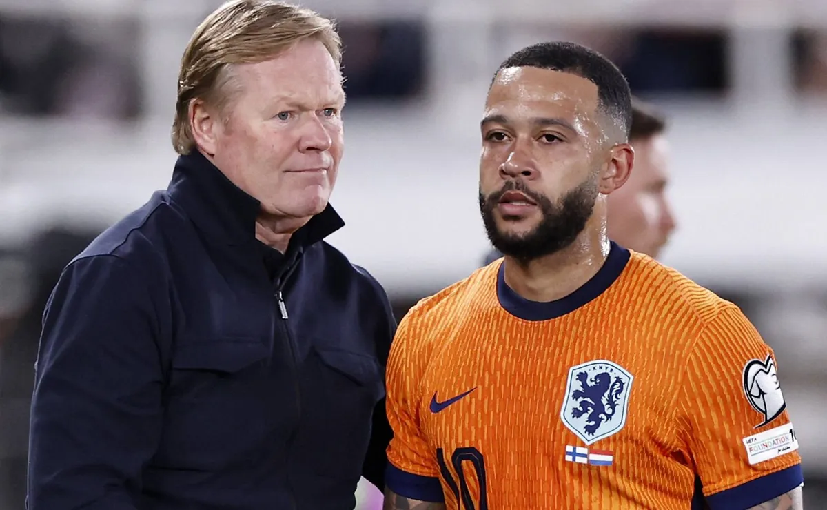 Memphis Depay teve longa conversa com Ronald Koeman em treino da Holanda, informa jornal