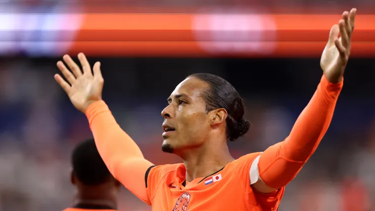 Van Dijk é um dos destaques da Holanda no Mundial - Foto: Michael Steele/Getty Images