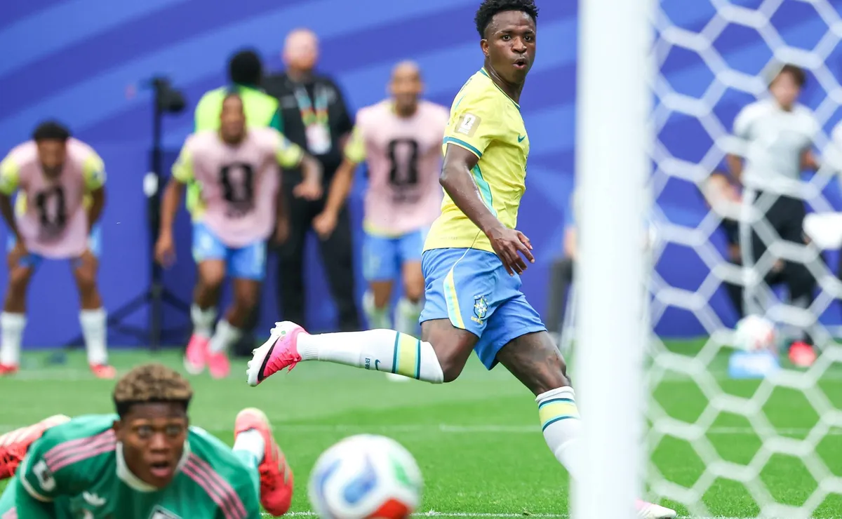 Vini Jr. cresce no segundo tempo, desequilibra e lidera reação do Brasil contra o Japão