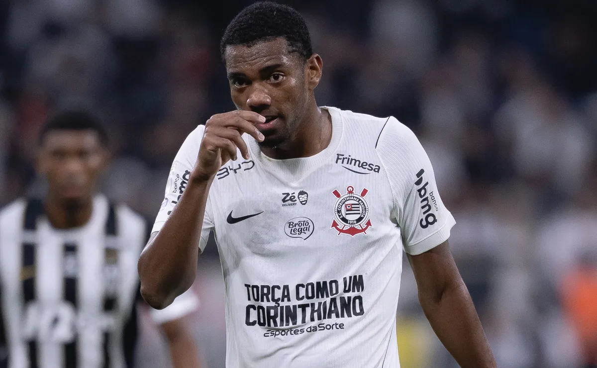 Juventus volta a se interessar por André e pode oferecer Arthur em troca com Corinthians